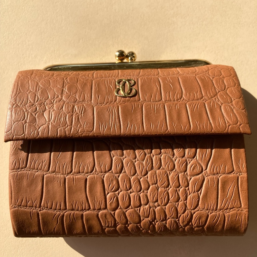Ladies Leather Wallet, change compartment,money slot, credit card,picture holder